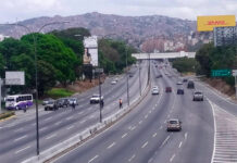 Alertan sobre nueva modalidad de robo a conductores en la autopista Francisco Fajardo