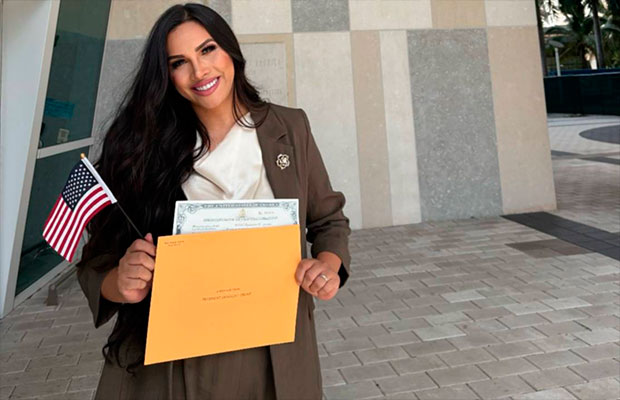 Animadora-venezolana-recibe-la-ciudadanía