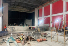 Avanzan trabajos de recuperación y rehabilitación del Teatro Municipal Roberto Torres de El Consejo
