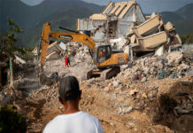 Comienzan remoción de escombros a espacios baldíos en La Guaira