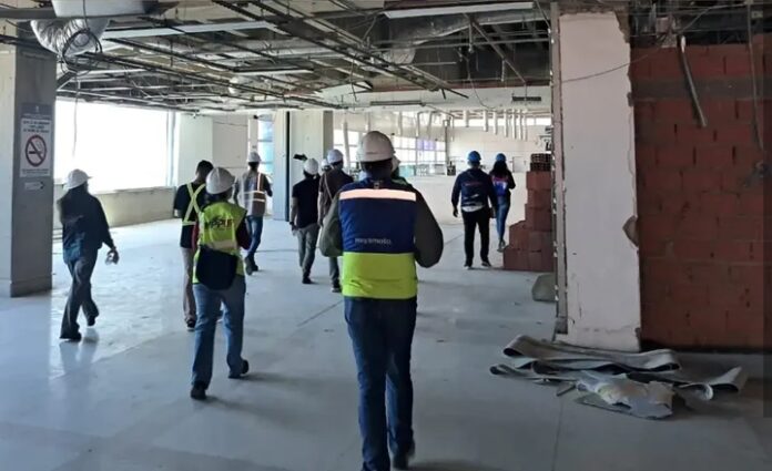 Comisión técnica evalúa daños causados por los terremotos en el Aeropuerto de Maiquetía
