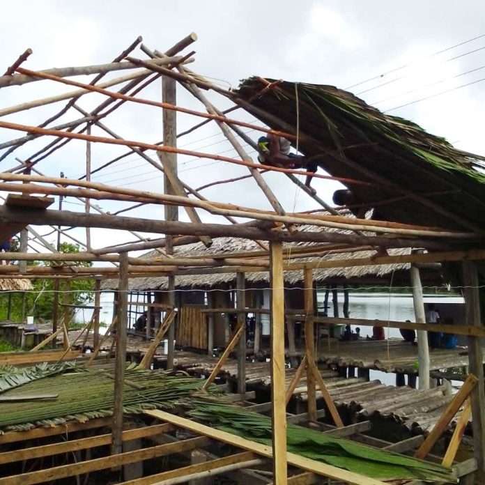 Construyen escuela tipo janoko para comunidad warao en el Delta