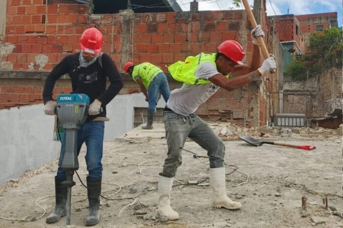 Coordinan demolición controlada de viviendas en El Junquito tras inspección técnica