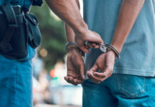 Cuatro detenidos por desvalijar aires acondicionados en siete comercios