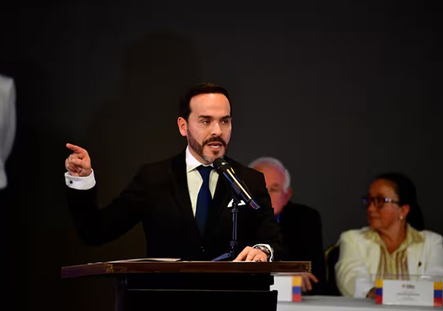 De la Espriella suspende la transición con Gobierno de Petro, que no reconoce su triunfo