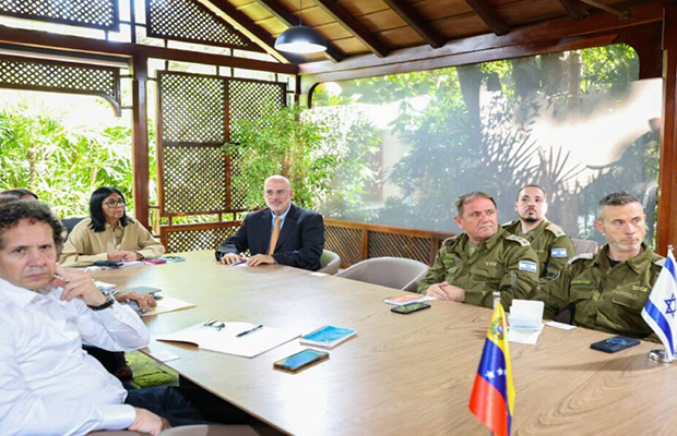 Delcy Rodríguez evaluó junto a equipo israelí plan de remoción de escombros en La Guaira