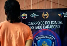 Aprehenden a una mujer y a su padre por mantener a un niño encadenado a un rin