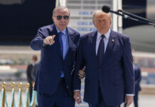 Donald Trump llegó a Ankara para participar en la cumbre de líderes de la OTAN