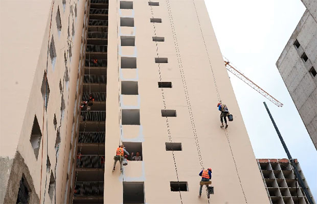 Economista-León-La-prioridad-del-gobierno-es-acelerar-la-construcción-de-viviendas