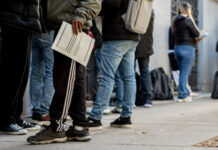El 28% de los hijos de migrantes en España van a la universidad frente al 43% de españoles