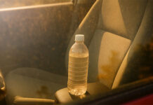 El agua olvidada en el auto puede tener graves consecuencias en la salud