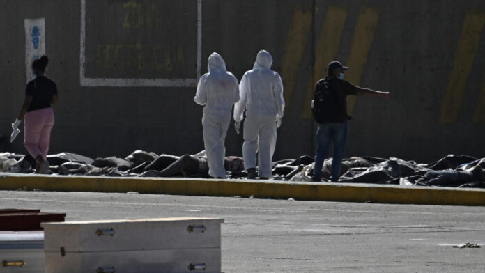 Forense advierte que el uso de cal retrasa la identificación de fallecidos