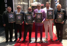 La banda mexicana Intocable recibe una estrella en el Paseo de la Fama de Hollywood