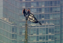 La pareja que subió a la cima del Empire State Building enfrenta varios cargos penales
