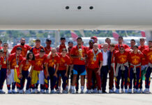 La selección española aterriza en Madrid con el trofeo de campeones del mundo