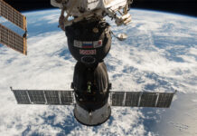 Nave espacial rusa Soyuz MS-28 inició el regreso a la Tierra