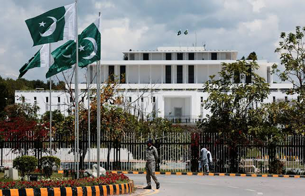 Pakistán pasa de mediador entre EE.UU