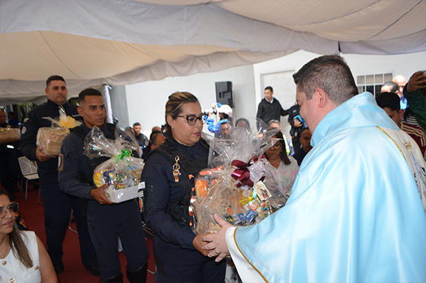 Policías-oran-por-víctimas-de-los-sismos-durante-misa-a-la-Virgen