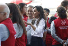 Reina Letizia despide a equipo humanitario que montará hospital en Venezuela