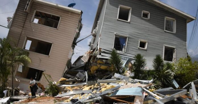 Sube a 3.342 el número de fallecidos tras los terremotos del 24 de junio