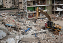 Sube a 4.561 la cifra de muertos por los terremotos