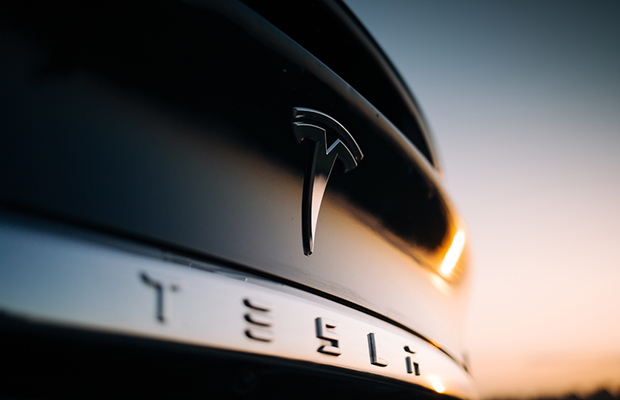 Tesla supera las previsiones con 480