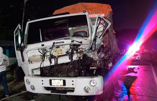 Un-fallecido-y-cuatro-lesionados-por-triple-accidente-de-tránsito-en-Cojedes