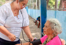 Abuelos recibieron atención médica y nutricional en Los Mangos de Lamas