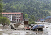 Al menos 590 extranjeros de 39 países siguen desaparecidos en Nepal tras la riada