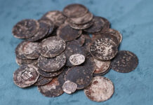 Arqueólogos rusos hallan un tesoro con más de 2.600 monedas de plata del siglo XV