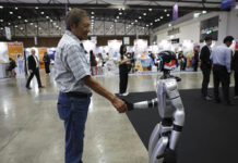 Asia acelera la carrera por llevar los robots de la exhibición a las fábricas