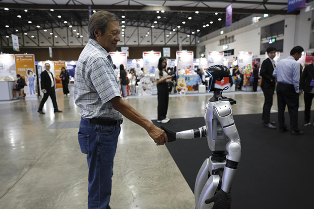Asia acelera la carrera por llevar los robots de la exhibición a las fábricas