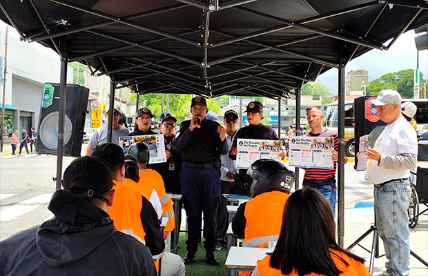 Aula-vial-itinerante-llevó-orientación-a-peatones