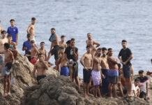 Casi la mitad de 1.500 menores migrantes en Ceuta son niñas y muchos de menos de 13 años