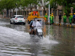 China perfila dos posibles trayectorias del tifón Dolphin ante su aproximación