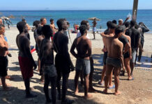 Cientos de menores deambulan por Ceuta desde hace una semana a la espera de ser atendidos