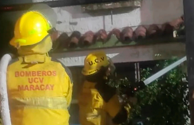 Controlado-incendio-residencial-en-El-Limón