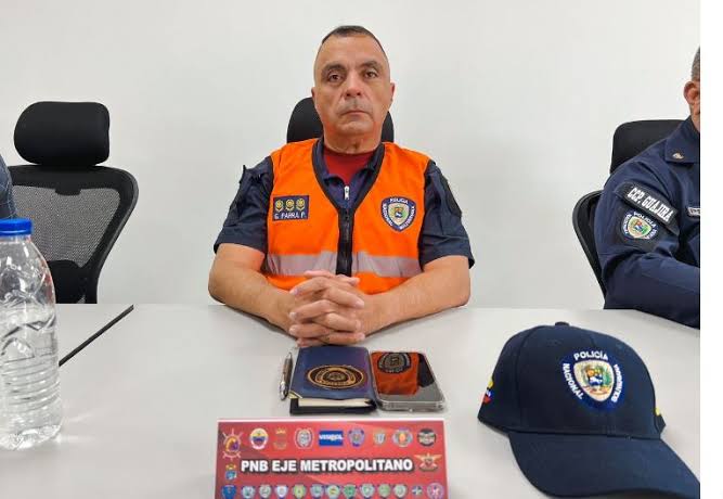 Detienen a comisario de la PNB con cargamento de cigarrillos en una patrulla oficial en Zulia