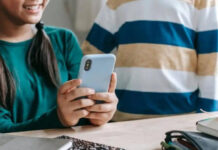 El acceso de los menores a las redes sociales, un debate presente en todo el mundo