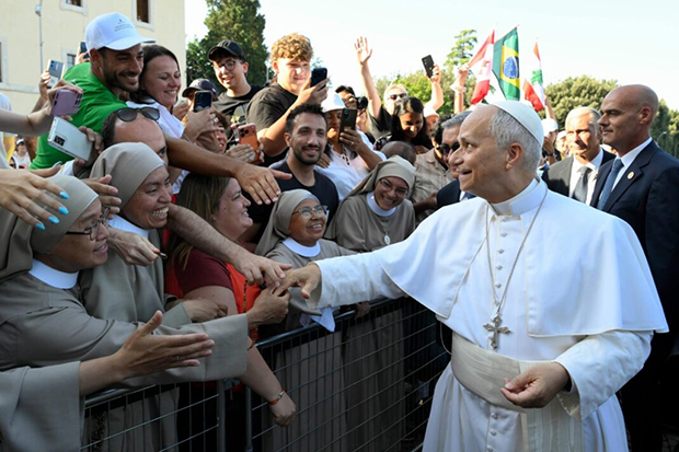 El papa pide en Asís «sustraerse a la cultura de la fuerza y abatir los muros que separan»