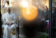 El papa se reunirá con víctima de abusos en su próxima visita a Francia