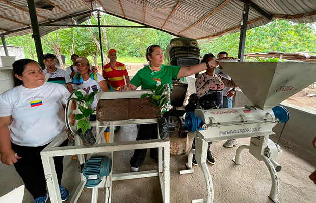 Entregan-maquinaria-a-caficultores-de-El-Socorro