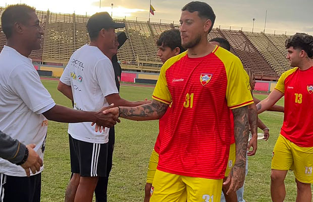 Estrellas-del-fútbol-venezolano-presentan-en-Maracay