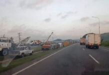 Gandola volcó en la ARC, sentido Valencia – Maracay