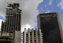 Inspeccionan Torre de David en Caracas para evaluar planes de recuperación