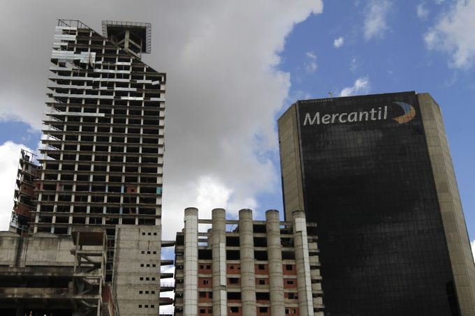 Inspeccionan Torre de David en Caracas para evaluar planes de recuperación