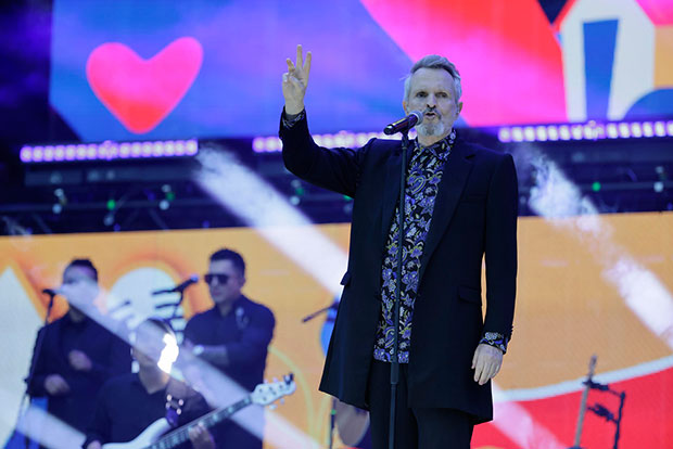 Karol-G,-Yatra-y-Bosé-unen-ritmos-en-concierto