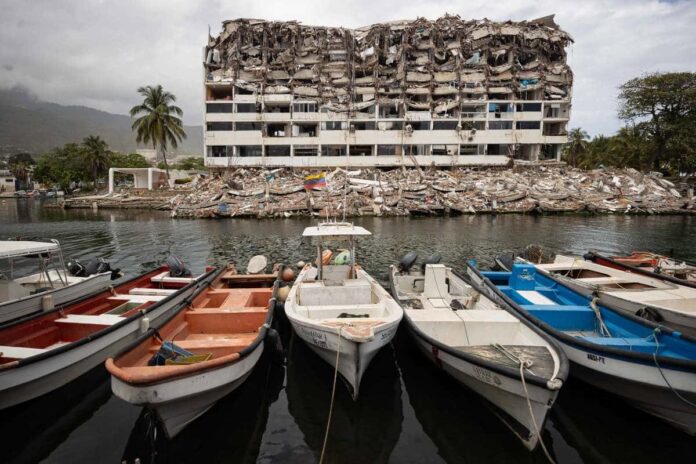 Continúan trabajos de remoción de escombros en La Guaira