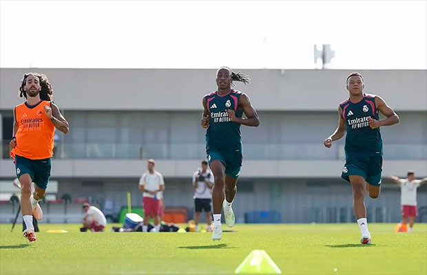 Mbappé,-Tchouaméni,-Cucurella-y-Konaté-se-incorporan