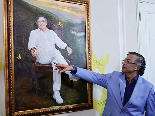 Petro devela su retrato en galería de expresidentes de Colombia a días de dejar el cargo